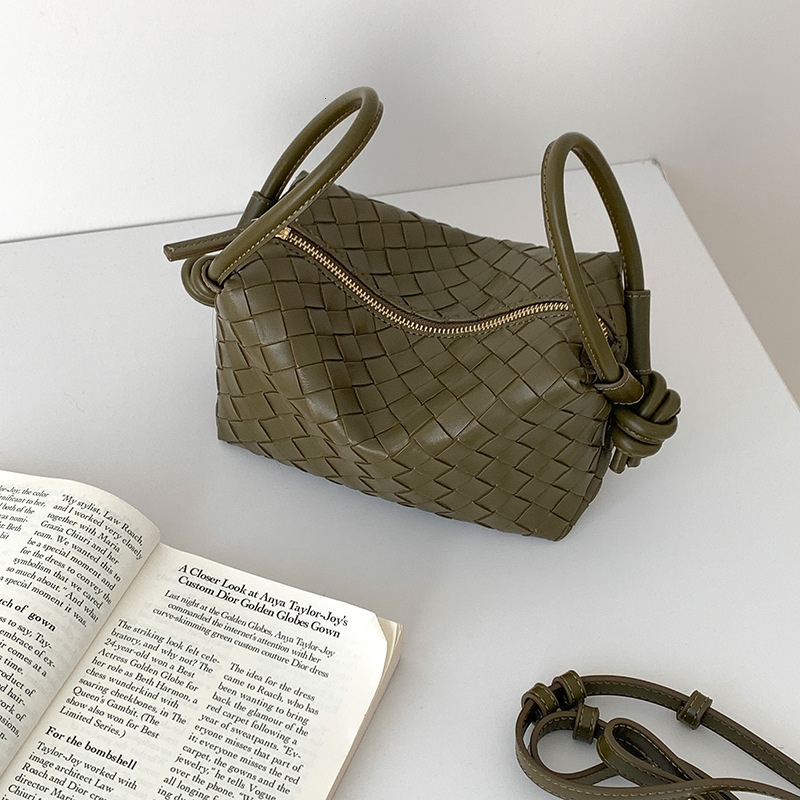Fashion Trend New Braided Hand Camera Women 2025 Spring Korean Version Simple Everything Single Shoulder Crossbody Designer Bag
