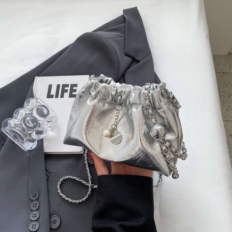 Summer haute couture, niche, versatile diagonal chain women's 2024 new silver drawstring bucket bag, cloud bag