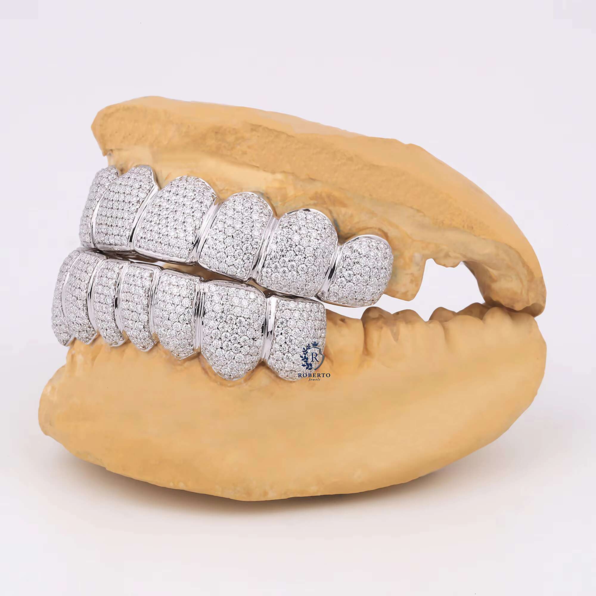 16 Teeth Iced Out Grillz Top Bottom Moissanite Diamond Plztinum Customize Color Teeth Grillz for Men Women Jewelry for Gift
