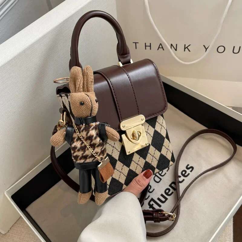 New French Niche Design Women's Popular Internet Celebrity Portable Small Square Adjustable Shoulder Strap Crossbody Bag