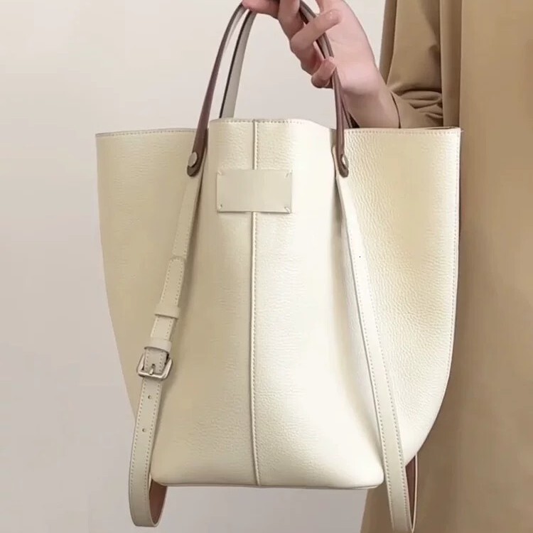2025S Fashion Designer Premium Tote New Fashionable Versatile Vegetable Basket Bucket Single Shoulder Handheld Underarm Commuter Bag Trendy