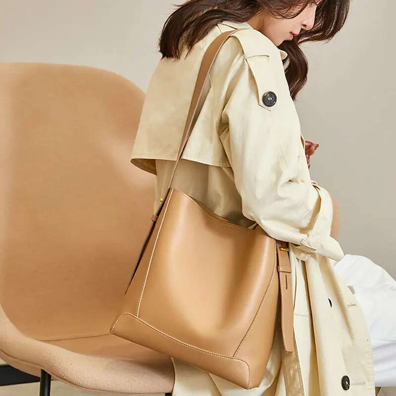 Cowhide Women's Shoulder Bag Fashion Trend Designer Bucket Large Capacity Genuine Leather Women Crossbody Bags