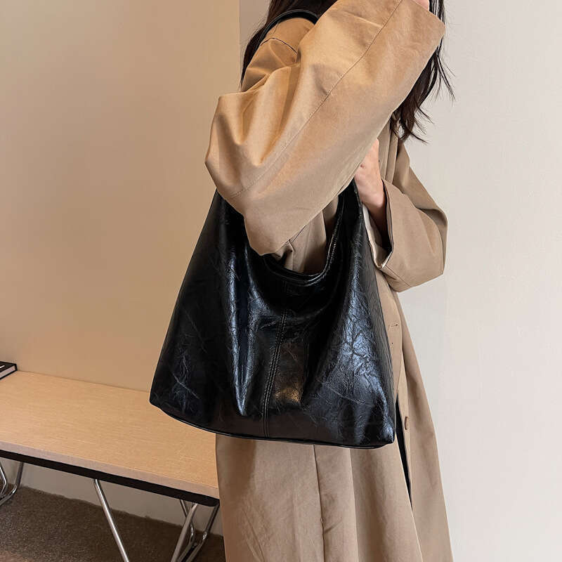 32 Trendy 2025 New Versatile Soft Leather Shoulder Fashionable Commuter Large Capacity Casual Mother Child Tote Bag