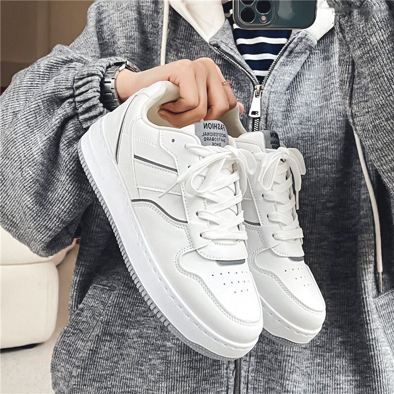 2025S New Trend Designer Men S Spring New Niche Breathable Leather Upper Board Shoes Men S Sports And Leisure Small White Trendy Shoes