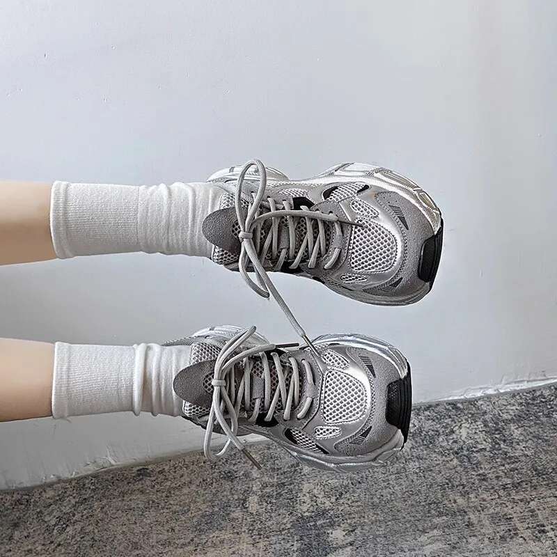 Designer Shoes 2025 Women's Flat Shoes Grey Casual Sports Shoes Women's Thick Soled Sports Shoes Women's Outdoor Multi Functional Board