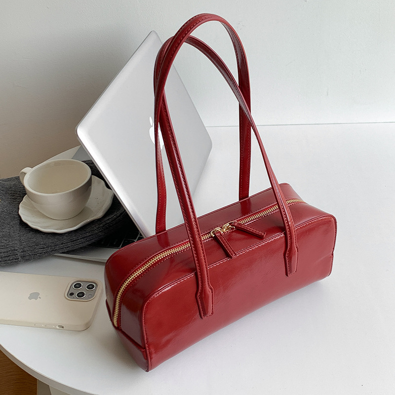 Minimalist French Retro Advanced Pillow Bag 2025 New Commuter Large Capacity Underarm Bag Korean Version Shoulder Bag Designer Bag for Women