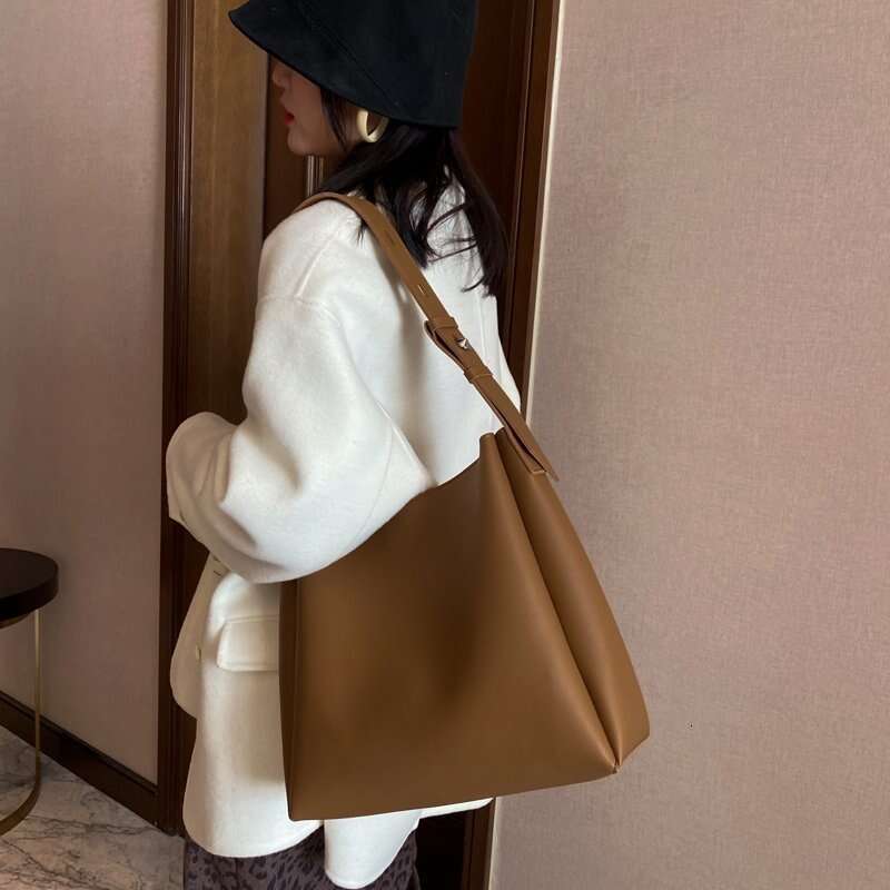 e1 High quality and large capacity shoulder bags, 2025 casual women's baozi mother tote bag