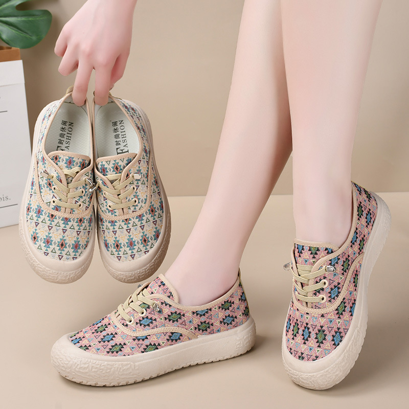 Designer Shoes 2025 Spring And Autumn New Canvas Women's Sports Shoes Breathable Casual Soft Bottom Anti Slip Board Shoes Women's One Step C
