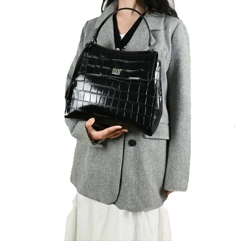 Brand Design Women's Genuine Leather Niche Shoulder Messenger Bag Lock Buckle Multifunctional Backpack Fashion Handbag