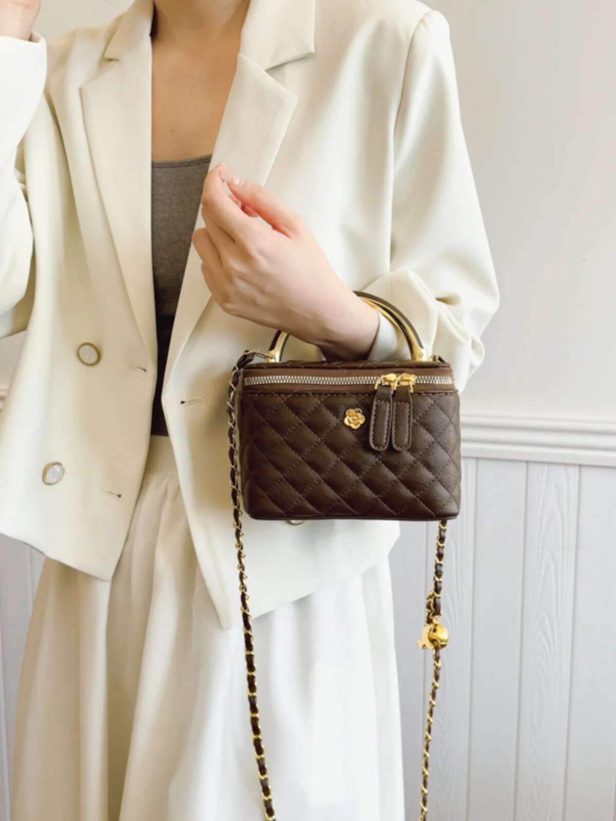 High-End Designer Rhombus Embroidered Female 2025 Popular All-Match Chain Messenger Box Small Square Bag