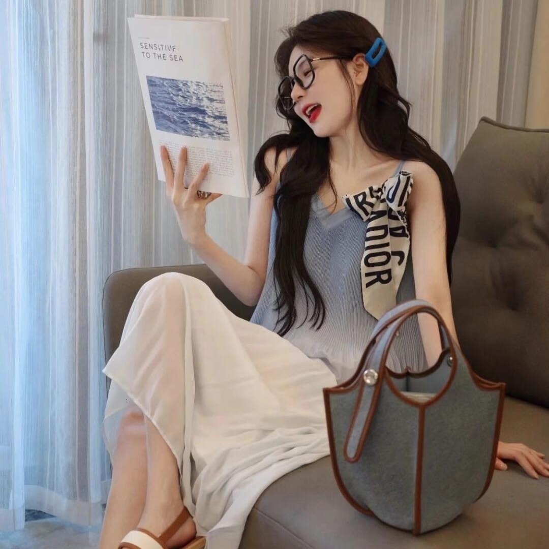 2025S Fashion Designer Ladies New Niche Denim Hand Held Vegetable Basket Bag High End And Fashionable One Shoulder Crossbody Bucket Bag