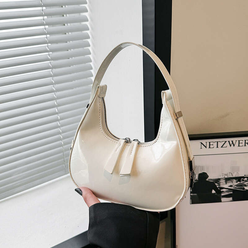 cd New Handheld Crescent for Women, High end Versatile Underarm Bag, Fashionable and Casual Commuter Single Shoulder Dumpling Bag