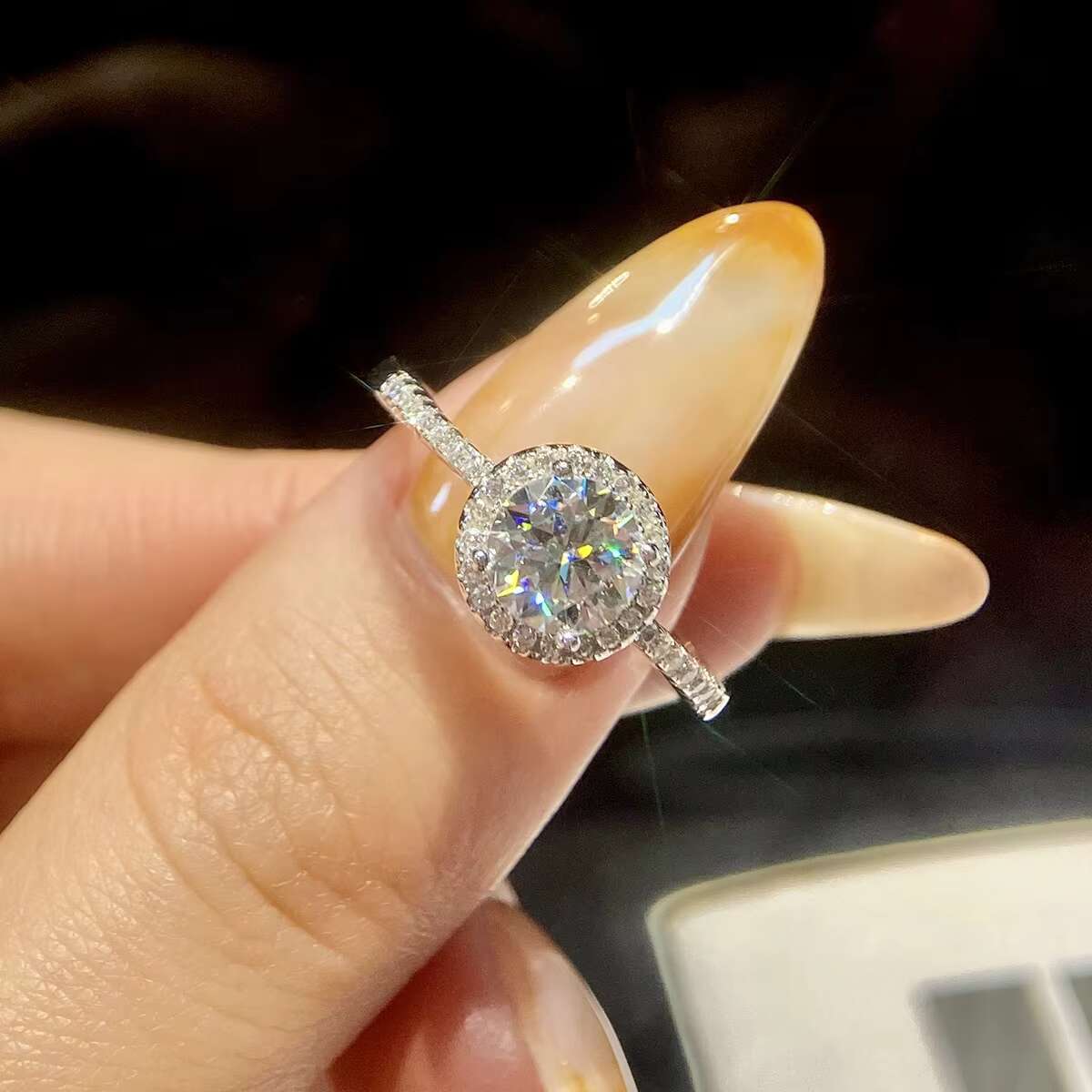 Hotsale Brilliant Round Cut Single halo Diamond Moissanite Ring 925 Sterling Silver 1ct 2ct 6.5MM Women Engagement Fine Jewelry