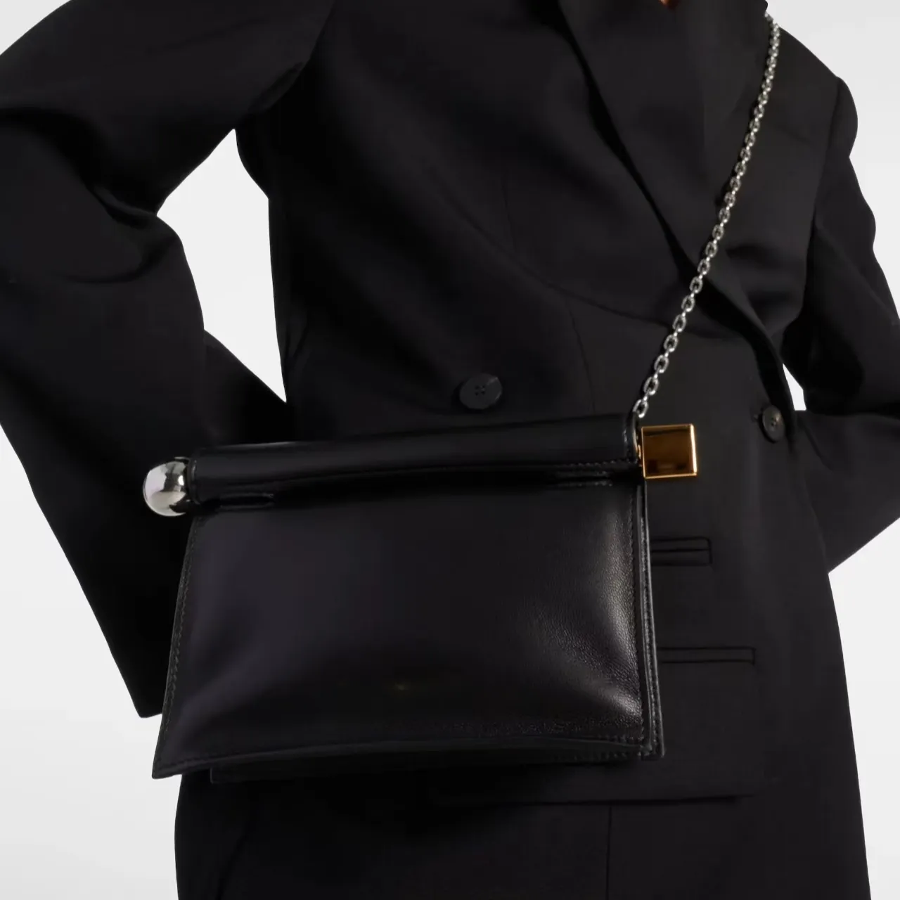 Sophisticated 28cm Sheep Leather Evening Pochette - Versatile Round Clutch with Silver Chain for Social Gatherings