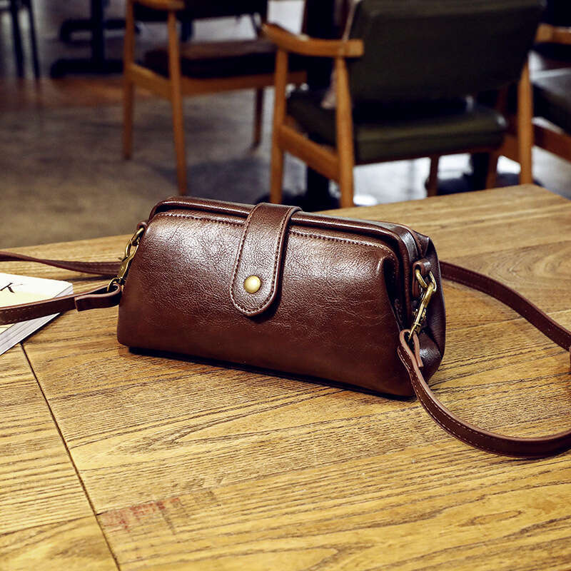 Bag Japanese and Korean mini clip for women, crossbody bag 2024 new fashion doctor bag, single shoulder phone