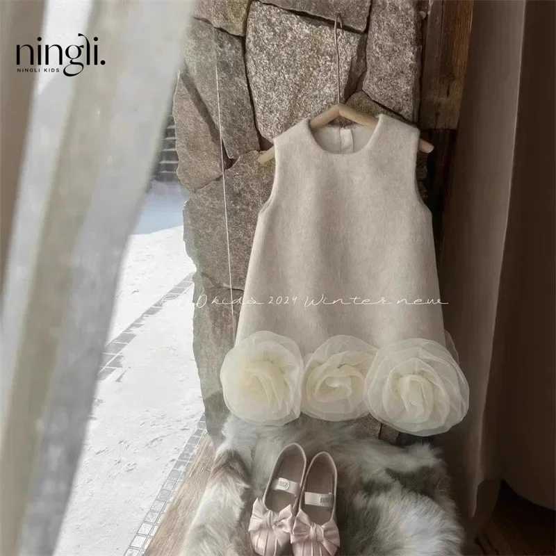 South Korean Sle fashion girls vest skiing 2025 autumn and winter new childrens Christmas and New Year coarse tweed skiing big flower dress W250326