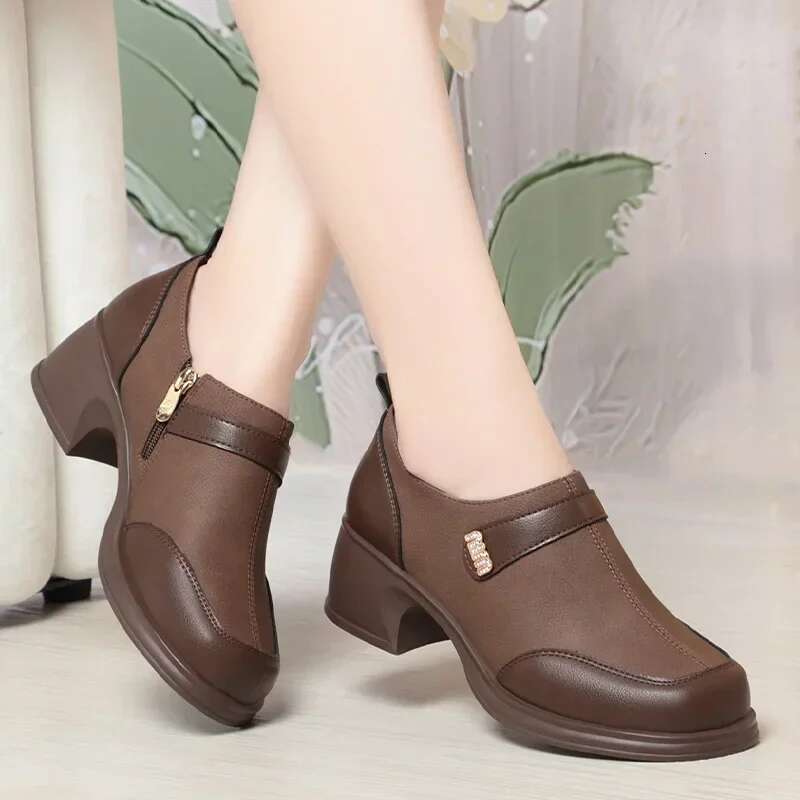 2025 Summer New Soft Smooth Women's Retro Dress Designer Fashionable Thick High Heels Thick Bottom Retro Brown Daily Shoes