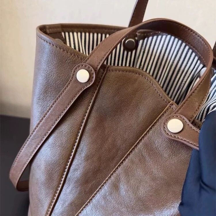 2025S Fashion Designer Small Niche Designer S Autumn And Winter New Women S Light Luxury Hand Held Bucket Bag Large Capacity Commuting Crossbody Bag F