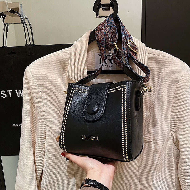 14 Bag women's trendy single shoulder crossbody 2024 new fashion versatile niche design bucket bag
