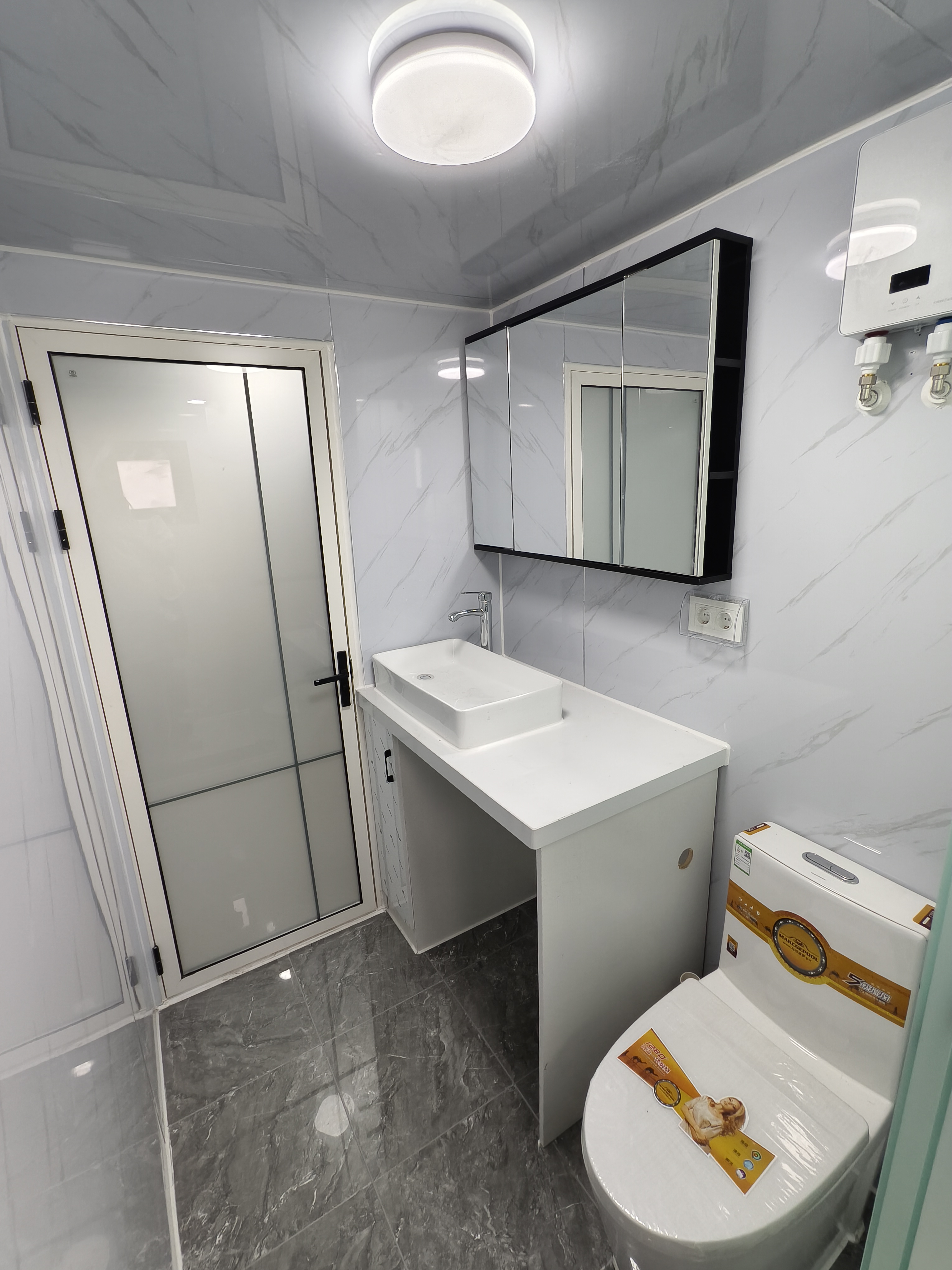 Hot Sale Prefab House Villa Frame Pre Fab House Capsule Outdoor Customize Color Waterproof Mobile Homes Mobile Houses Leak Proof