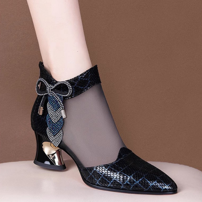 Butterfly rhinestone pointed mesh boots, hollow mesh sandals at the middle heel, thick heel, 2025 spring/summer new breathable