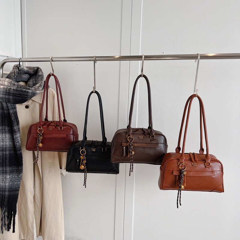 Small niche design armpit commuting handbag for women 2025 simple bowling versatile shoulder bag