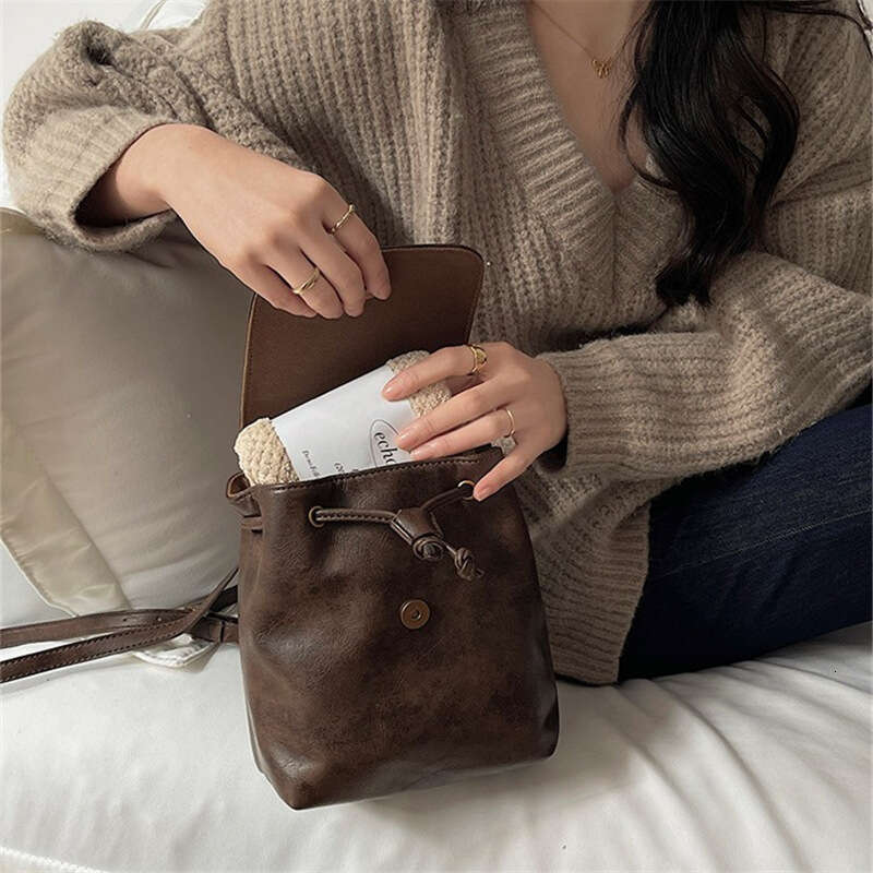 d5 The same small brown backpack for women's spring/summer 2023 new ins simple and versatile shoulder bag