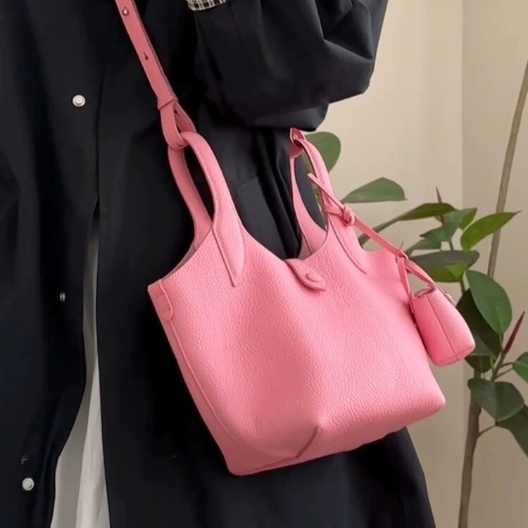 2025S Fashion Designer Handheld Vegetable Basket Bag Women S New Style Light Luxury Niche Single Shoulder Crossbody Casual Soft Leather Versatile Buck