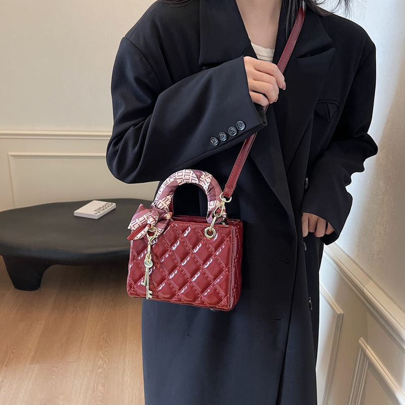 2024 New Xiaoxiangfeng Lingge Daifei Fashion Handheld Single Shoulder Crossbody Bag Korean style Niche Design