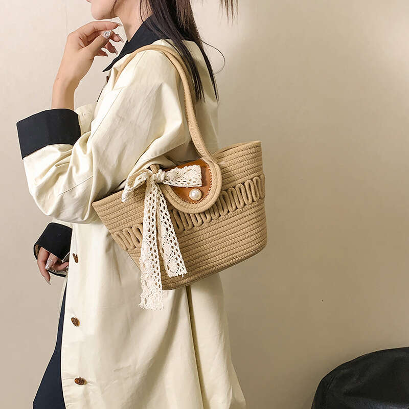 This year's popular minimalist silk scarf travel summer new woven vegetable basket trend hand-held single shoulder underarm women's bag