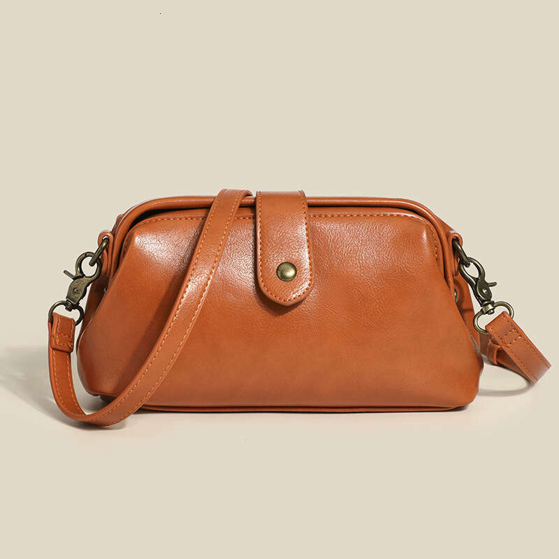 Bag Japanese and Korean mini clip for women, crossbody bag 2024 new fashion doctor bag, single shoulder phone