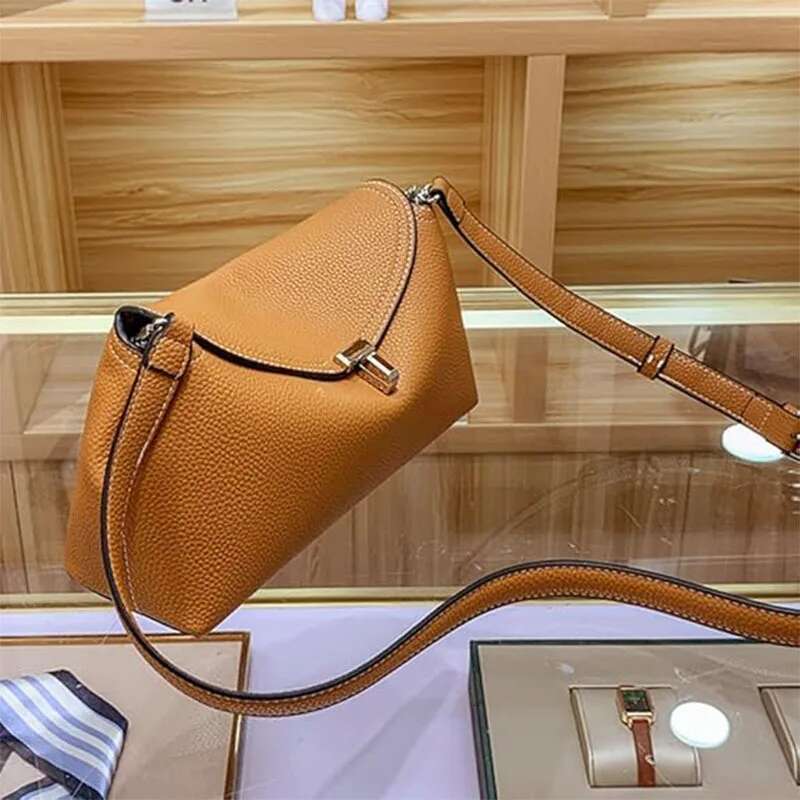 High End T-Shaped Buckle Single Shoulder Crossbody Fashionable And Versatile Commuting Bag, Armpit Hand-Held Bucket Bag