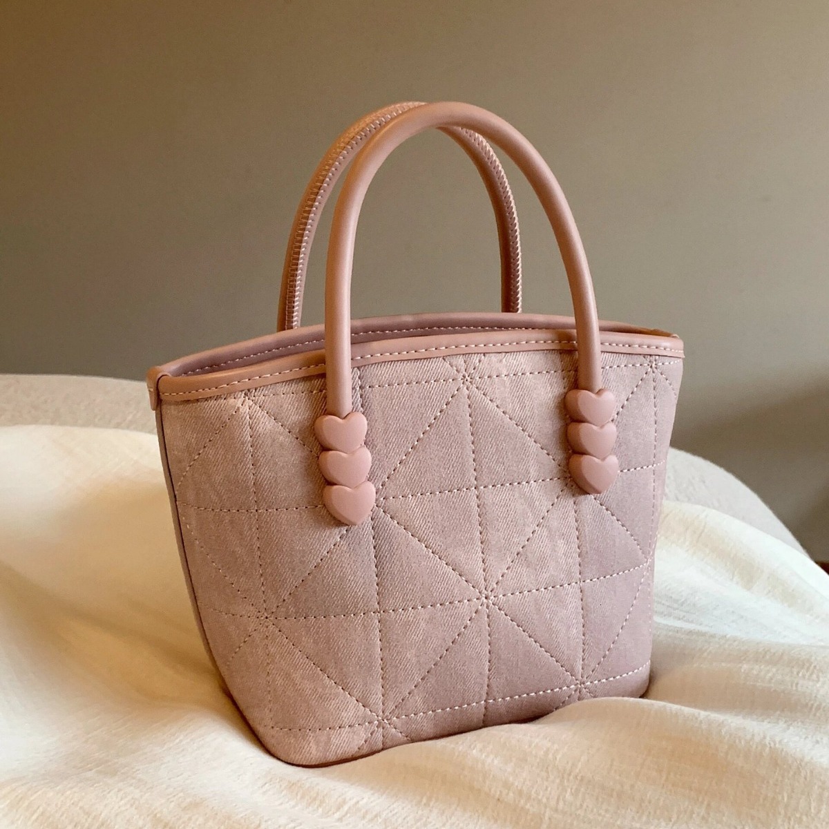 2025S Fashion Designer Plush Spring Encounter Handheld Tote Pendant New Style This Year Keychain Popular Crossbody Bag