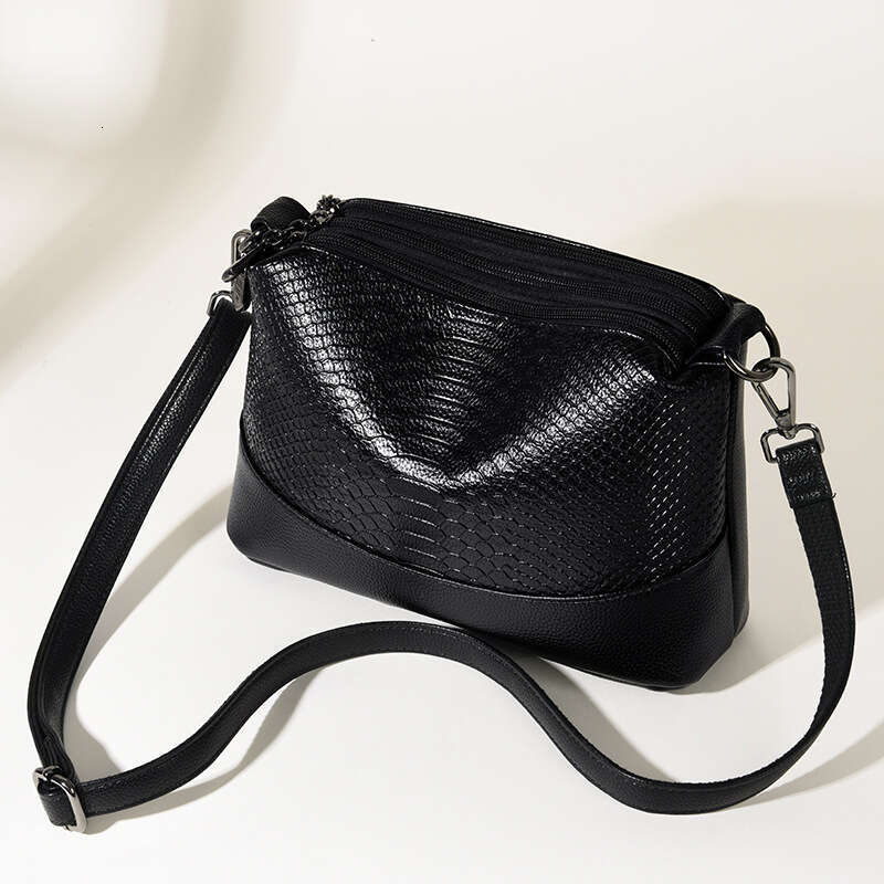 b8 Middle aged and elderly mother's 2023 new trend crocodile pattern single crossbody women's multi-layer soft leather bag, shoulder bag