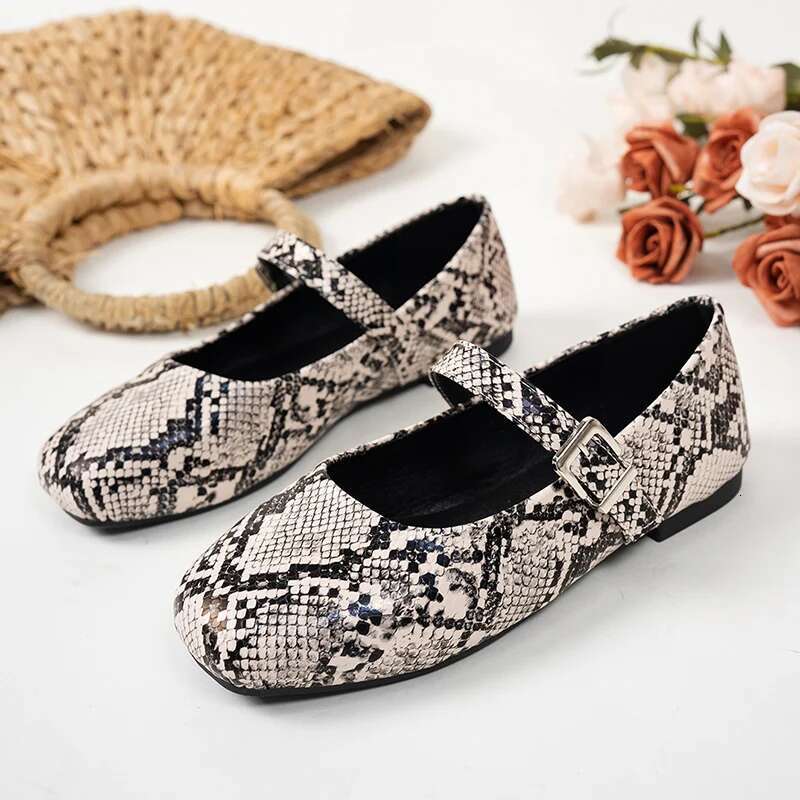 2025 summer new snake patterned comfortable designer fashionable flat shoes for women, lightweight and soft casual shoes