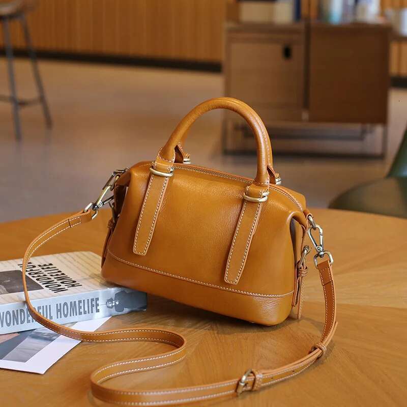 Leather Women's New Vintage Plant Tanned Oil Wax Head Layer Cowhide Boston Large Capacity Handbag Women Slant Boston Bag