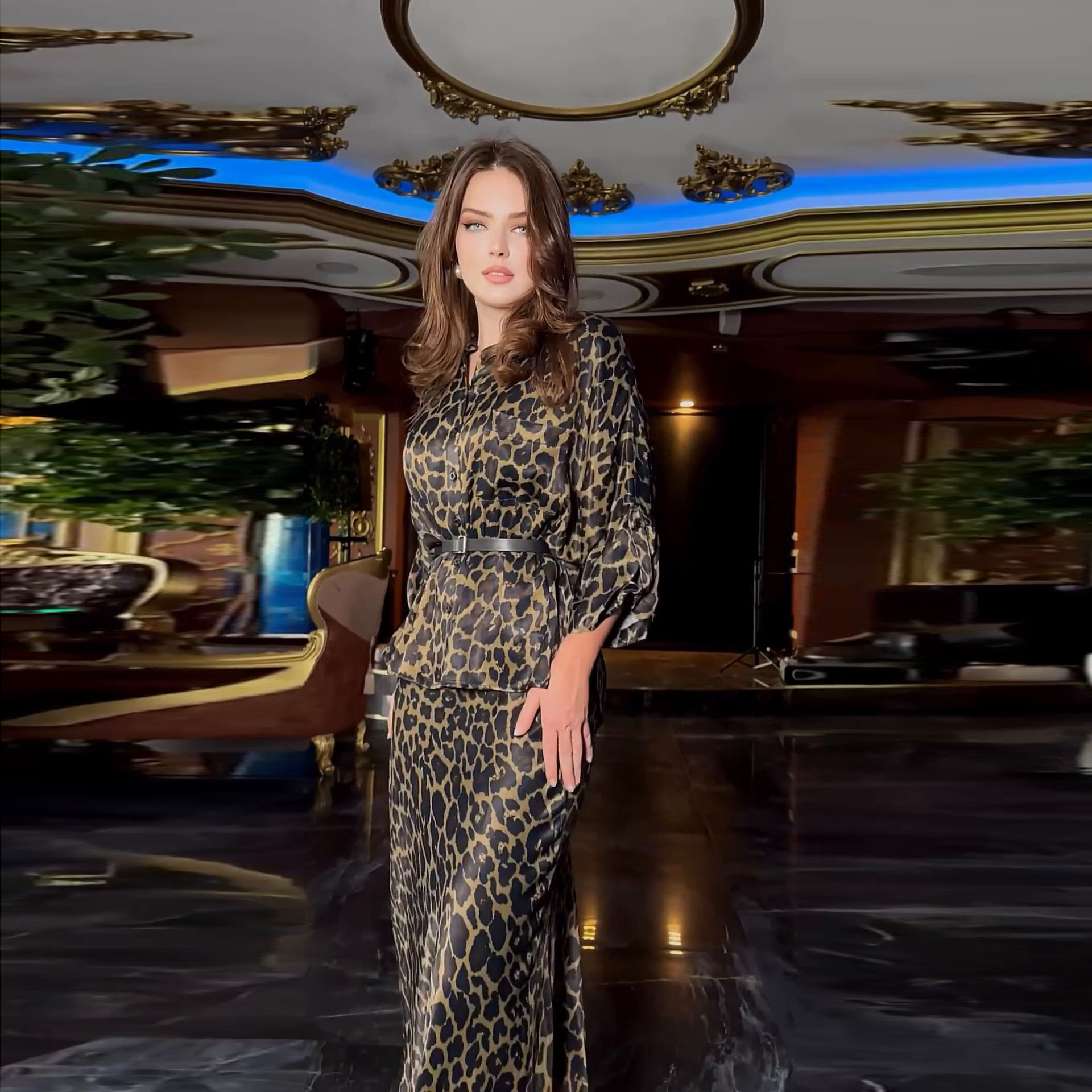 2025 new fashionable temperament plus leopard print long sleeved shirt and skirt set