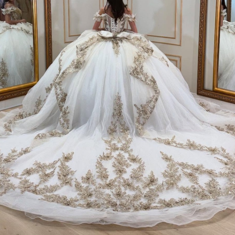 White Shiny Quinceanera Dresses Off Shoulder Ball Gown Sweet 16 Dress Beading Appliques Lace Bow Birthday Party Vestidos De 15 De Anos