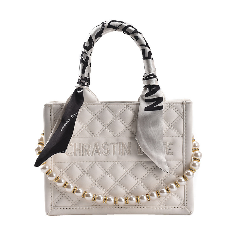 Free shipping 2025 new designer bag fashionable commuting large capacity diamond grid crossbody bag single shoulder tote bag for women white