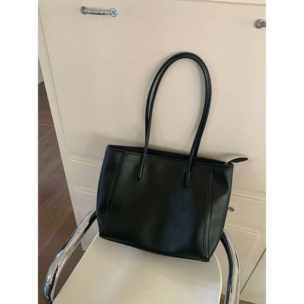 Large capacity women's 2025 new trendy Korean version, versatile tote bag, fashionable single shoulder commuting bag