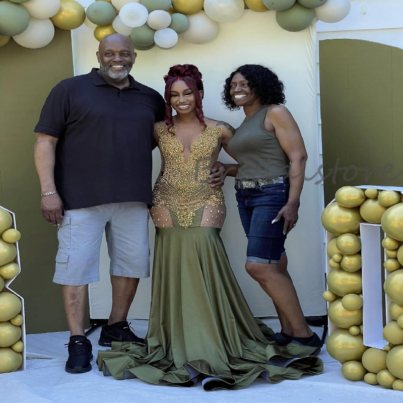 Plus Size Olive Green Rhinestone Prom Dress 2025 Illusion Luxury Mermaid Birthday Dress Elegant Trumpet Formal Party Bespoke Occasion Dress Birthday V