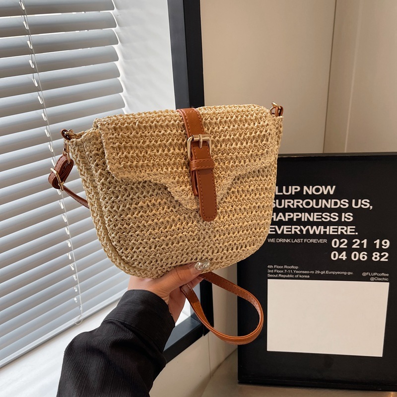 Designer 2025S daily casual versatile woven saddle new lightweight small crossbody design sense beach women summer shoulder bag