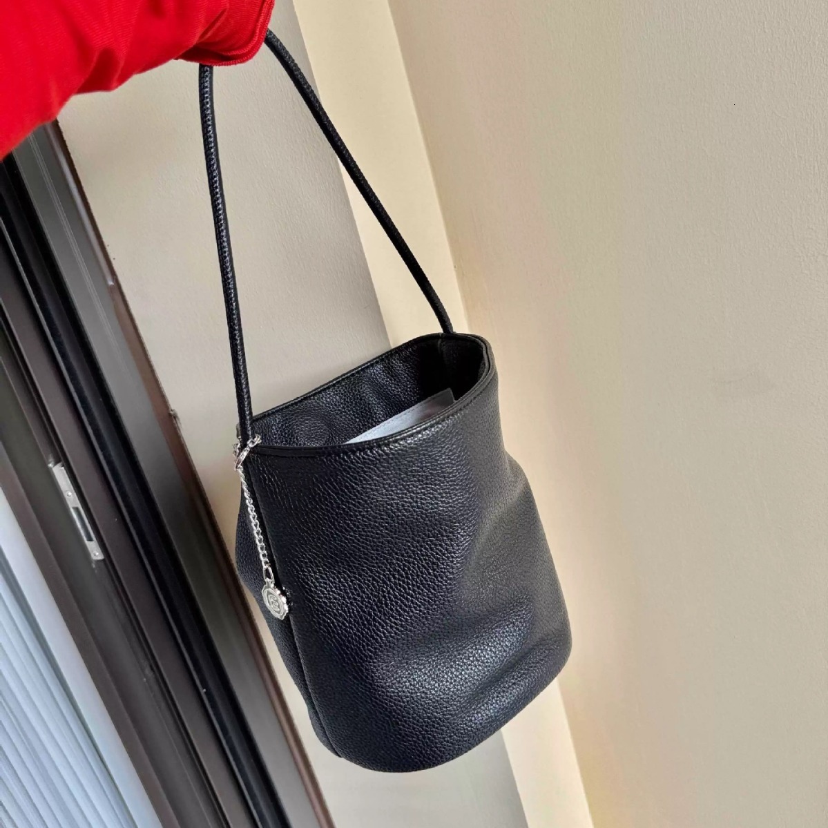 2025S Fashion Designer New Korean Niche Ins Litchi Pattern Soft Leather Simple Bucket Fashionable And Versatile Single Shoulder Underarm Bag For Women