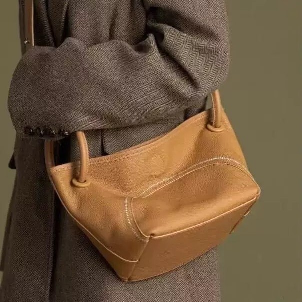 2025S Fashion Designer Niche Commuting Basket Women S New Handheld Tote Bag Soft Leather Lazy Style Single Shoulder Crossbody Bag