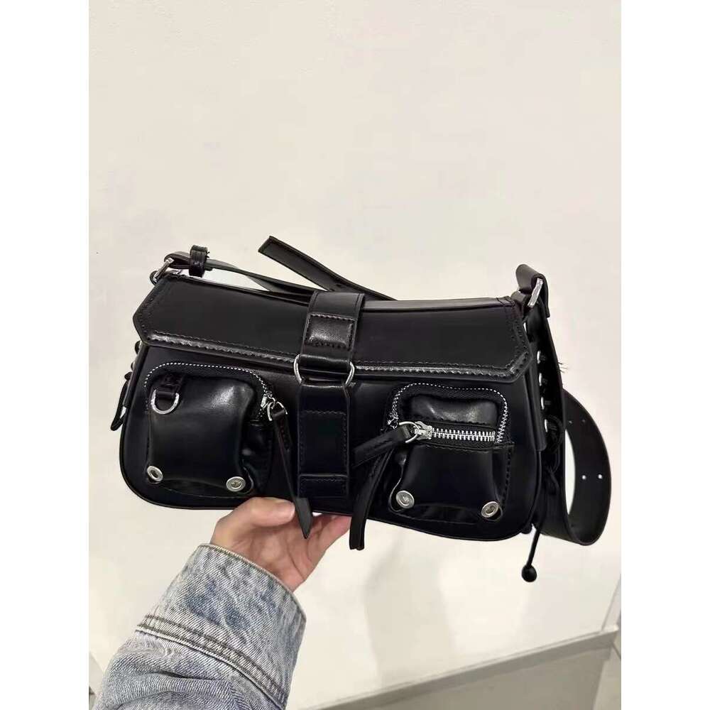 Texture trendy and cool hot girl armpit stick for women 2025 new niche design motorcycle versatile single shoulder crossbody bag