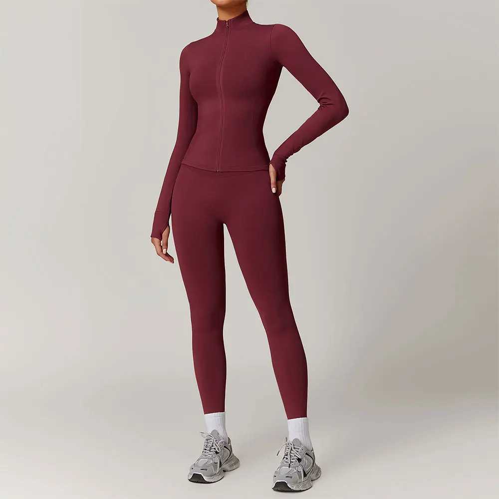 Seamless yoga set gym clothing sports jacket yoga set womens fitness long sleeved jacket track and field clothing sports bra gym leg set W250326