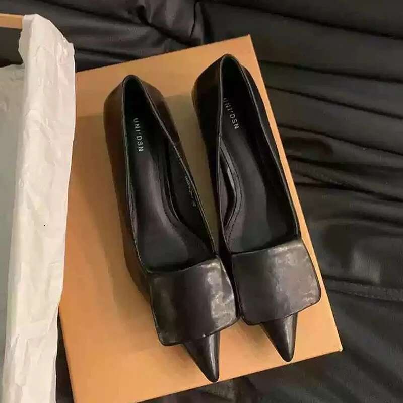 2025 Summer New Mid heeled Women's Elegant Pointed Designer Fashion Sandals High Heels