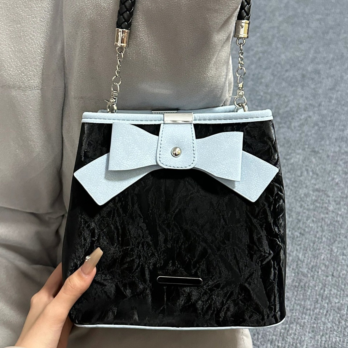 2025S Fashion Designer Water Bucket For Women New Trendy Niche High End Handbag Butterfly Bow Casual Versatile Shoulder Crossbody Bag