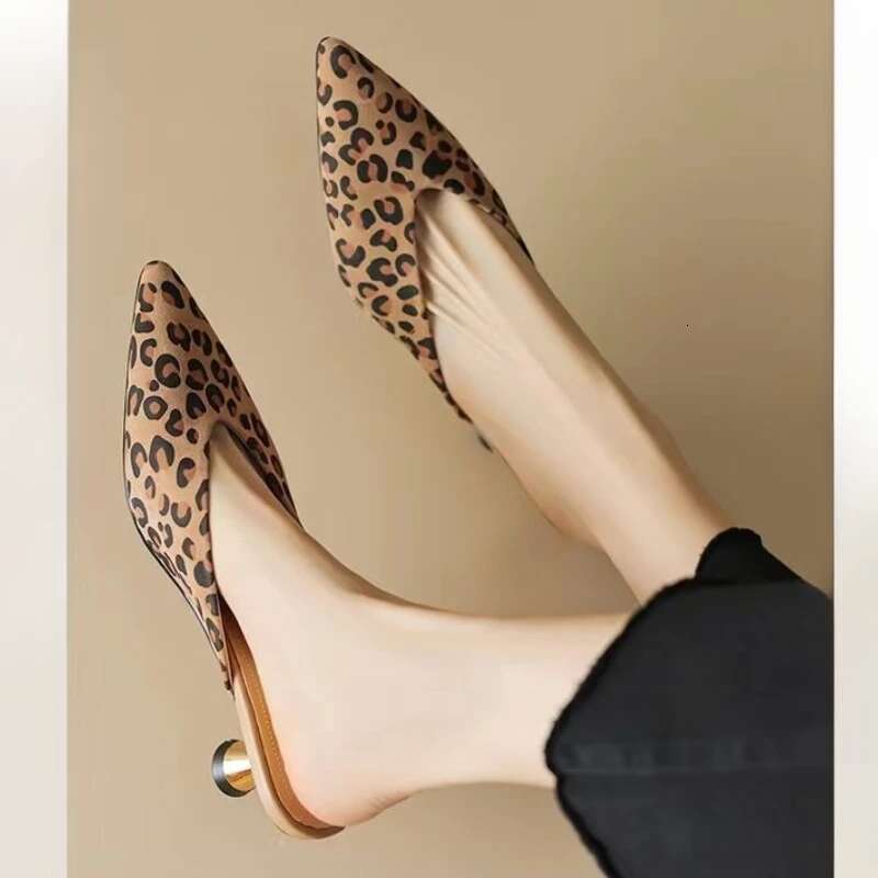 2025 summer new pointed thin heel Baotou designer fashionable mid heel half slippers women's leopard print full matching sandals