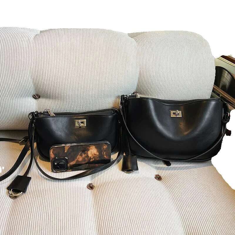 New Women's Small Square High-Quality Soft Leather Gold Sier Button Shoulder Messenger Versatile Underarm Bag